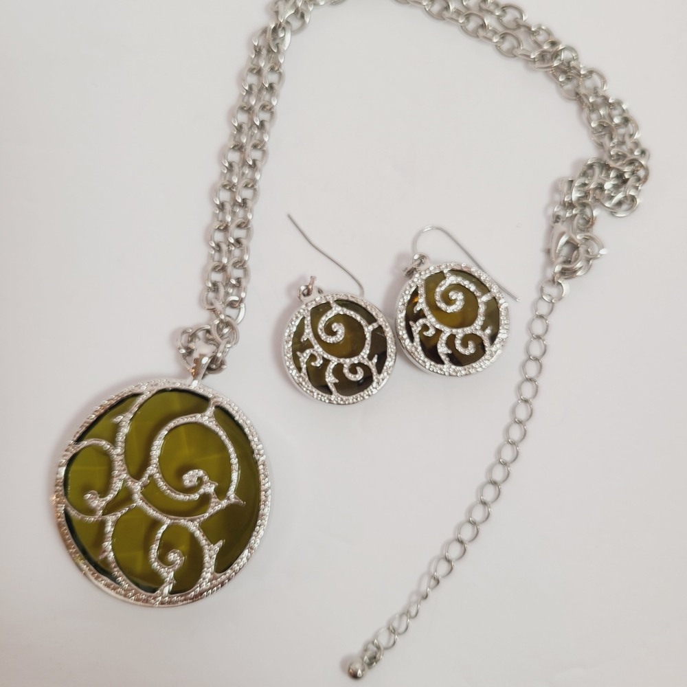 Silver Tone & Moss Green Faceted Filigree Necklace & Earring Set - Picture 9 of 15